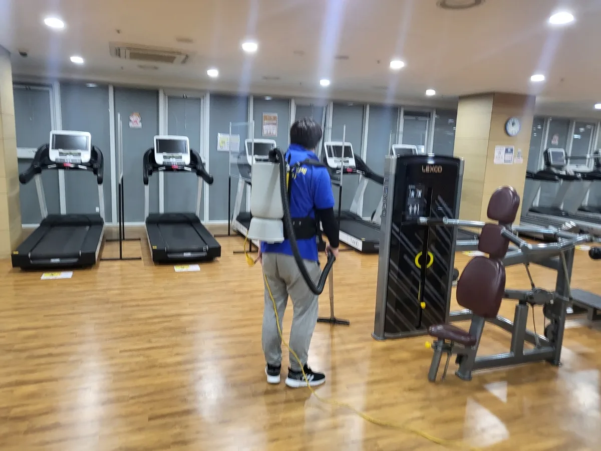동구 삼괴동 헬스장 샤워실 장비 주변 정밀 위생청소 사례 - 행진크린