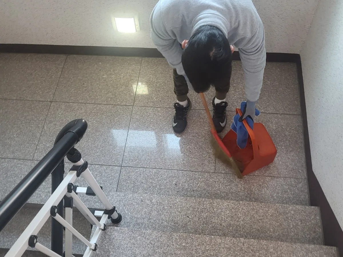 동구 삼괴동 빌라 공동현관 장비 주변 정밀 위생청소 사례 - 행진크린
